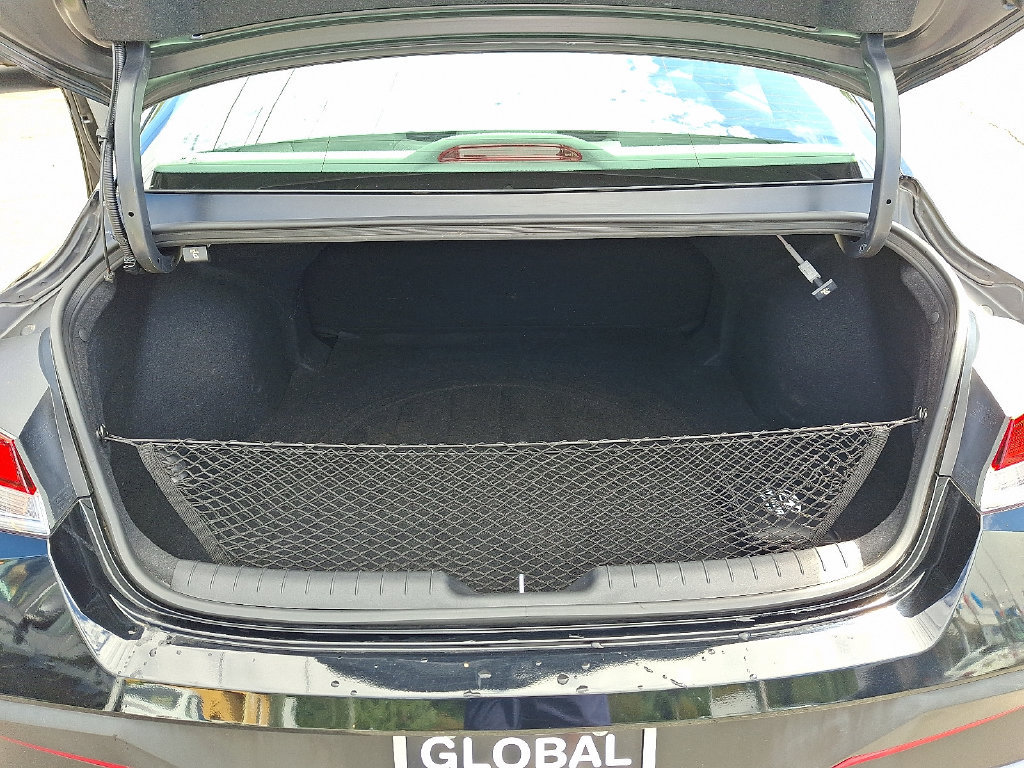Used 2024 Hyundai Elantra SE FWD image 29