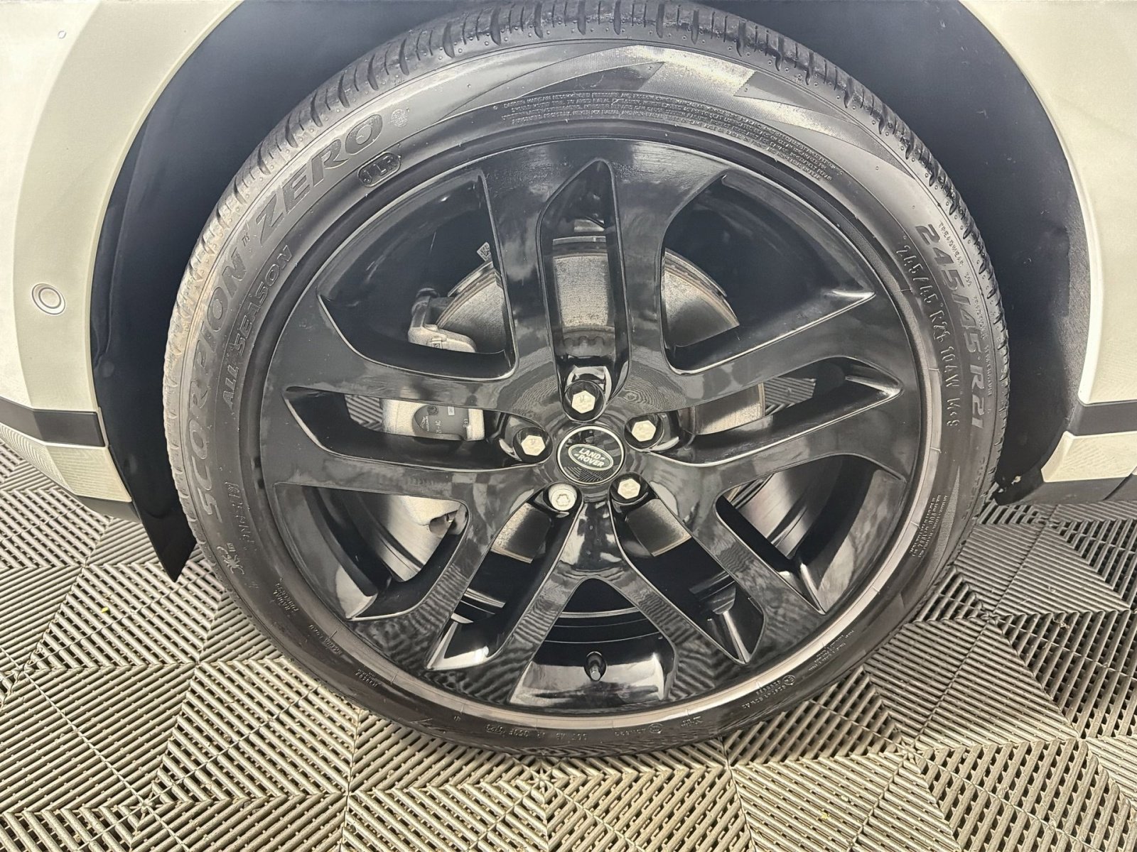 Used 2024 Land Rover Range Rover Evoque S image 12