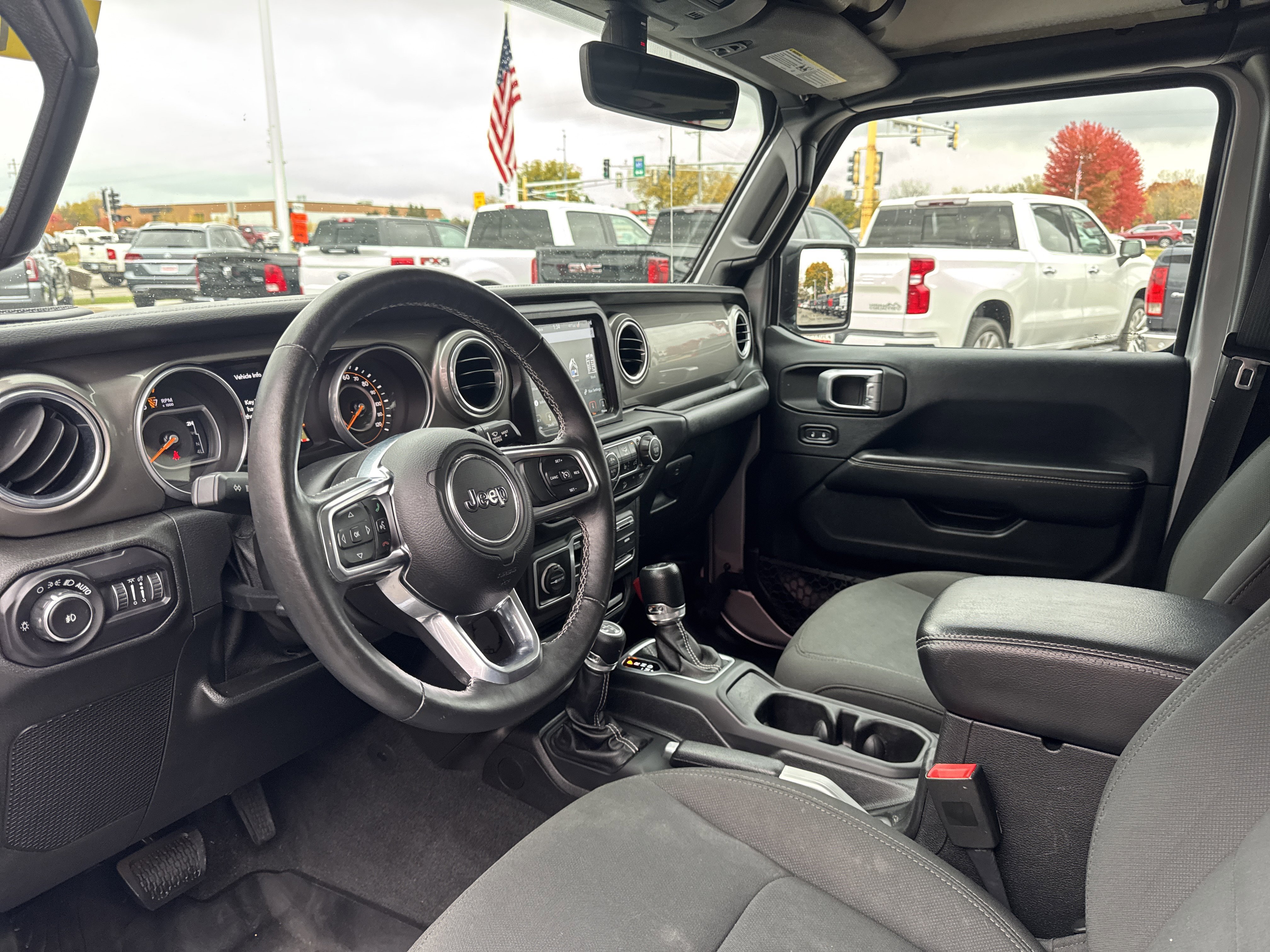 Used 2018 Jeep Wrangler Unlimited Sahara image 15