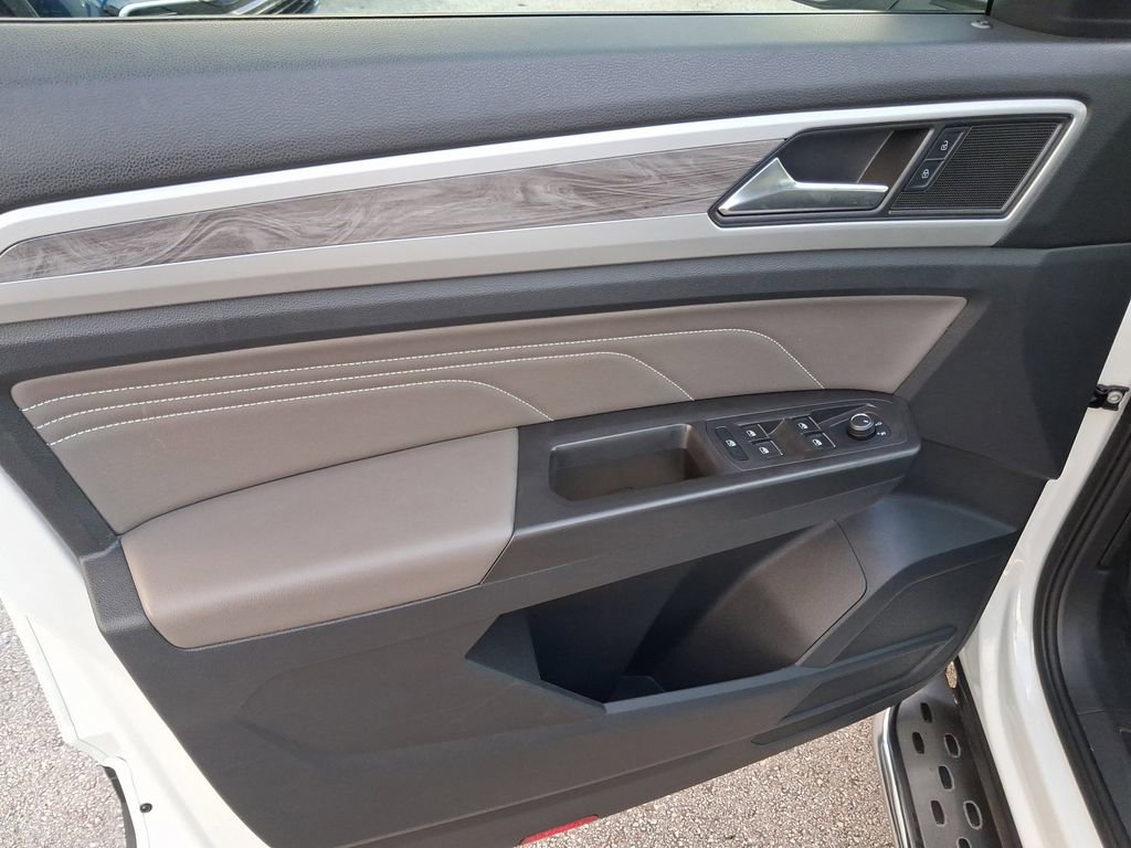 Used 2023 Volkswagen Atlas Cross Sport SE FWD image 15