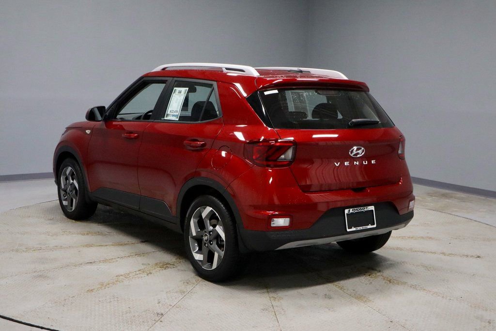 Certified 2025 Hyundai Venue SEL image 12