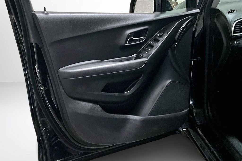 Used 2019 Chevrolet Trax LT w/ LT Convenience Package image 19