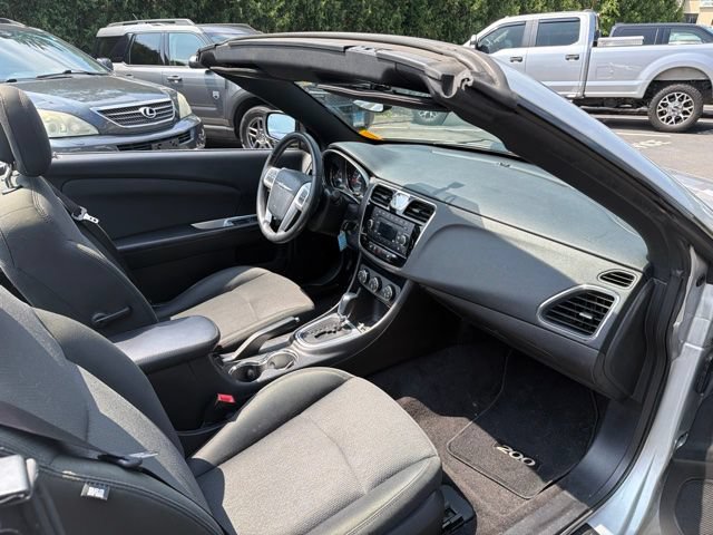 Used 2011 Chrysler 200 Touring w/ Cold Weather Group FWD image 11