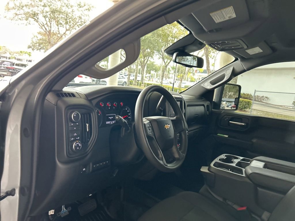 Used 2025 Chevrolet Silverado 3500 W/T image 6