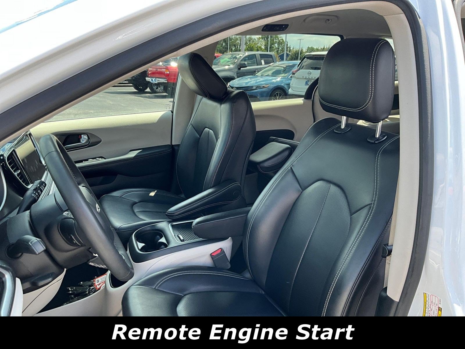 Used 2024 Chrysler Pacifica Limited FWD image 19