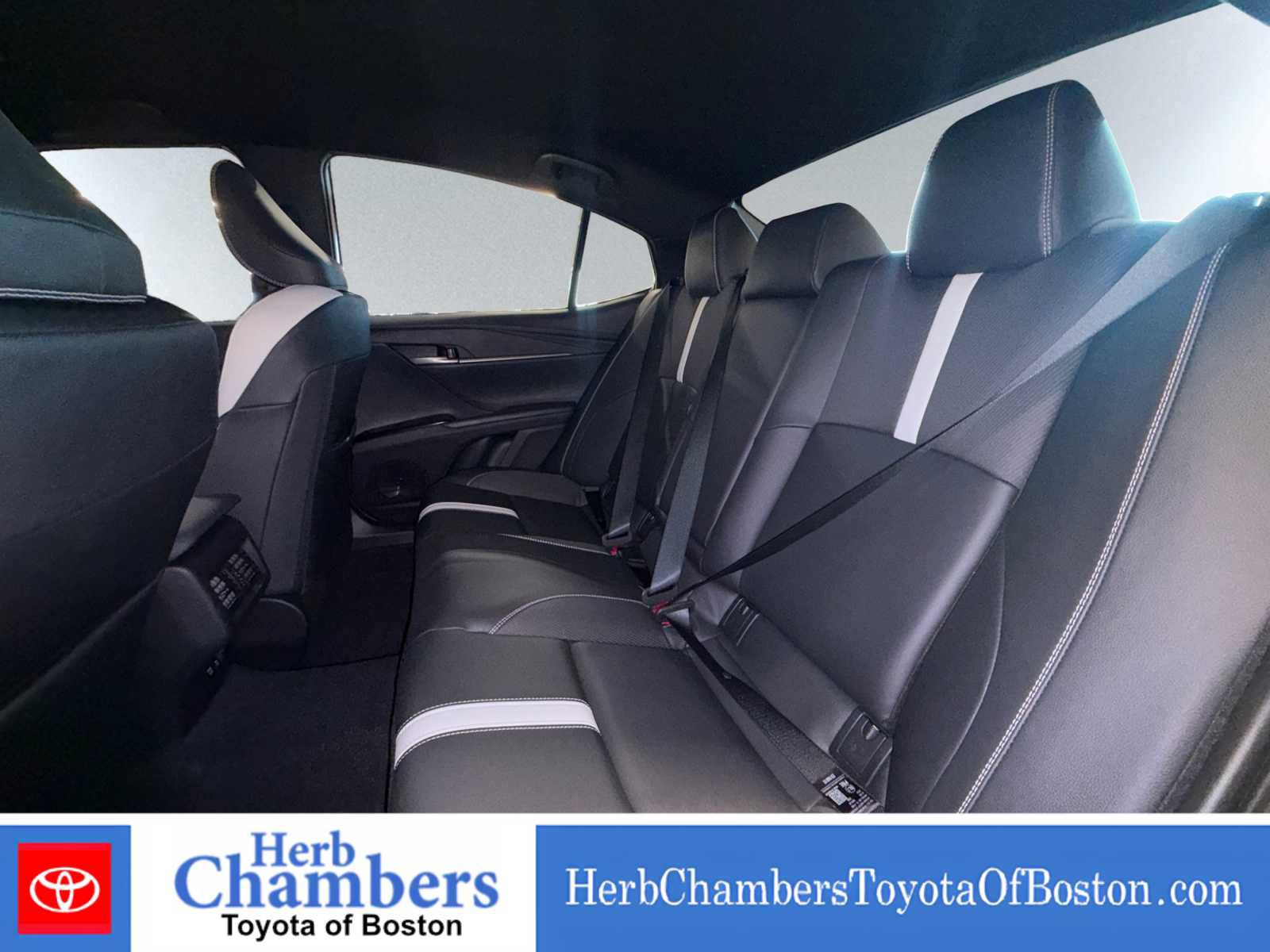 Used 2026 Toyota Camry SE FWD image 16