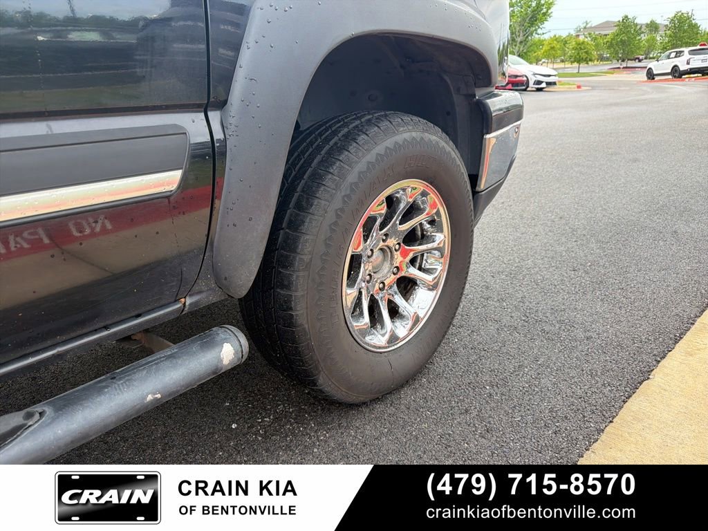 Used 2006 Chevrolet Silverado 1500 LT w/ Onstar Plus Package AWD/4WD image 6