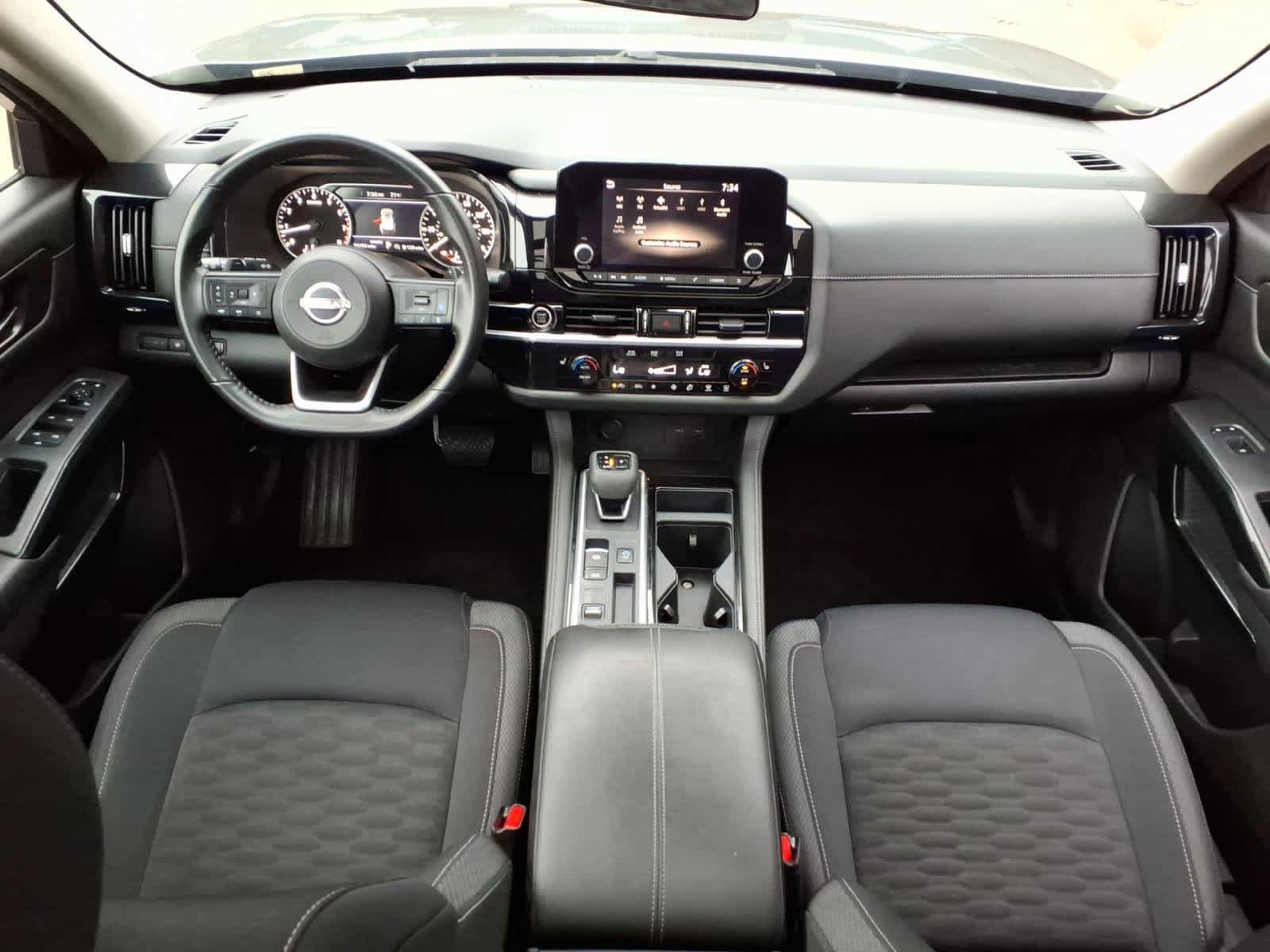 Used 2024 Nissan Pathfinder SV w/ SV Premium Package FWD image 11