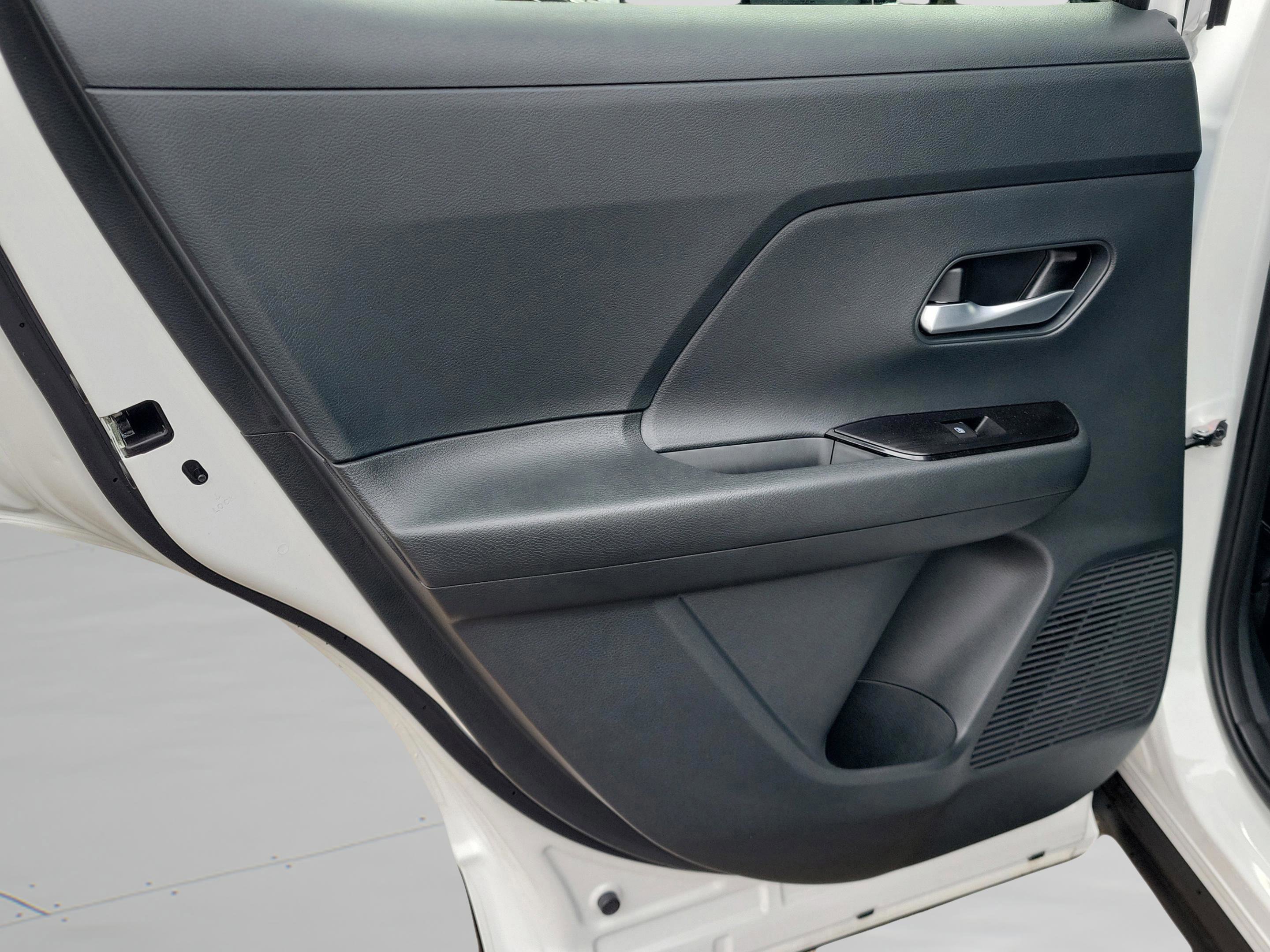 Certified 2025 Nissan Kicks SV image 31