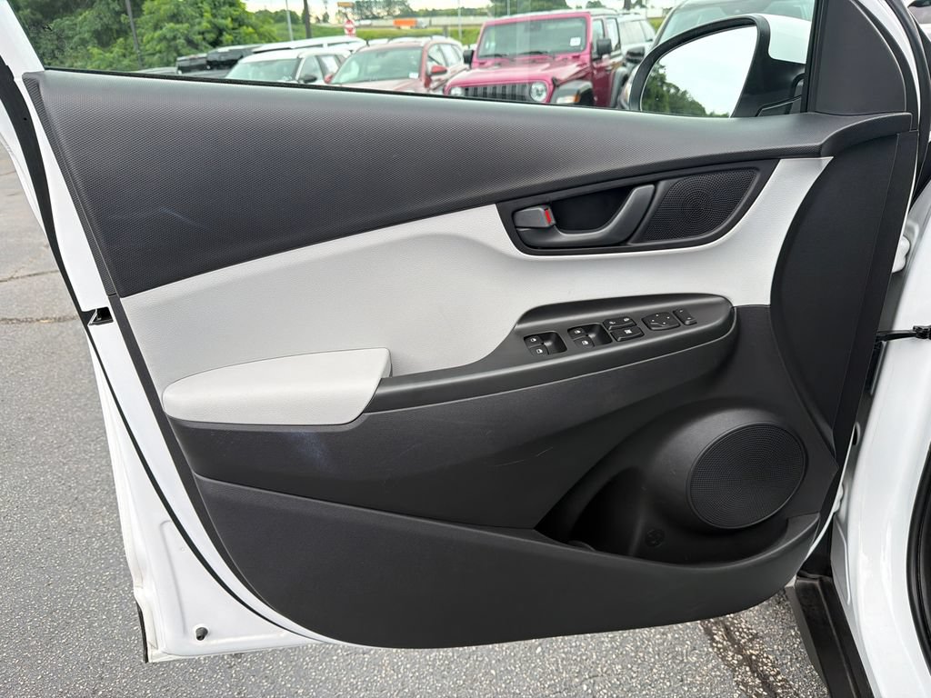 Used 2023 Hyundai Kona SEL FWD image 10