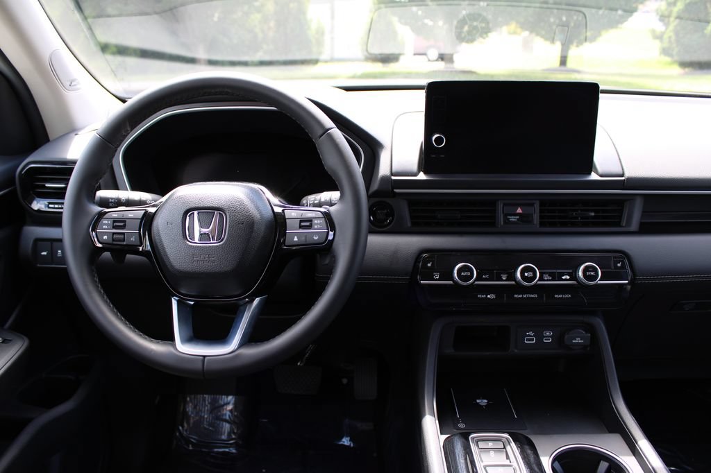 Certified 2025 Honda Pilot Touring image 20