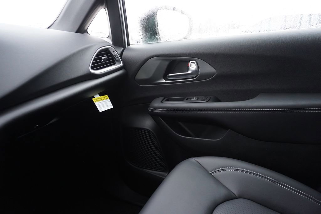 New 2026 Chrysler Voyager LX image 28