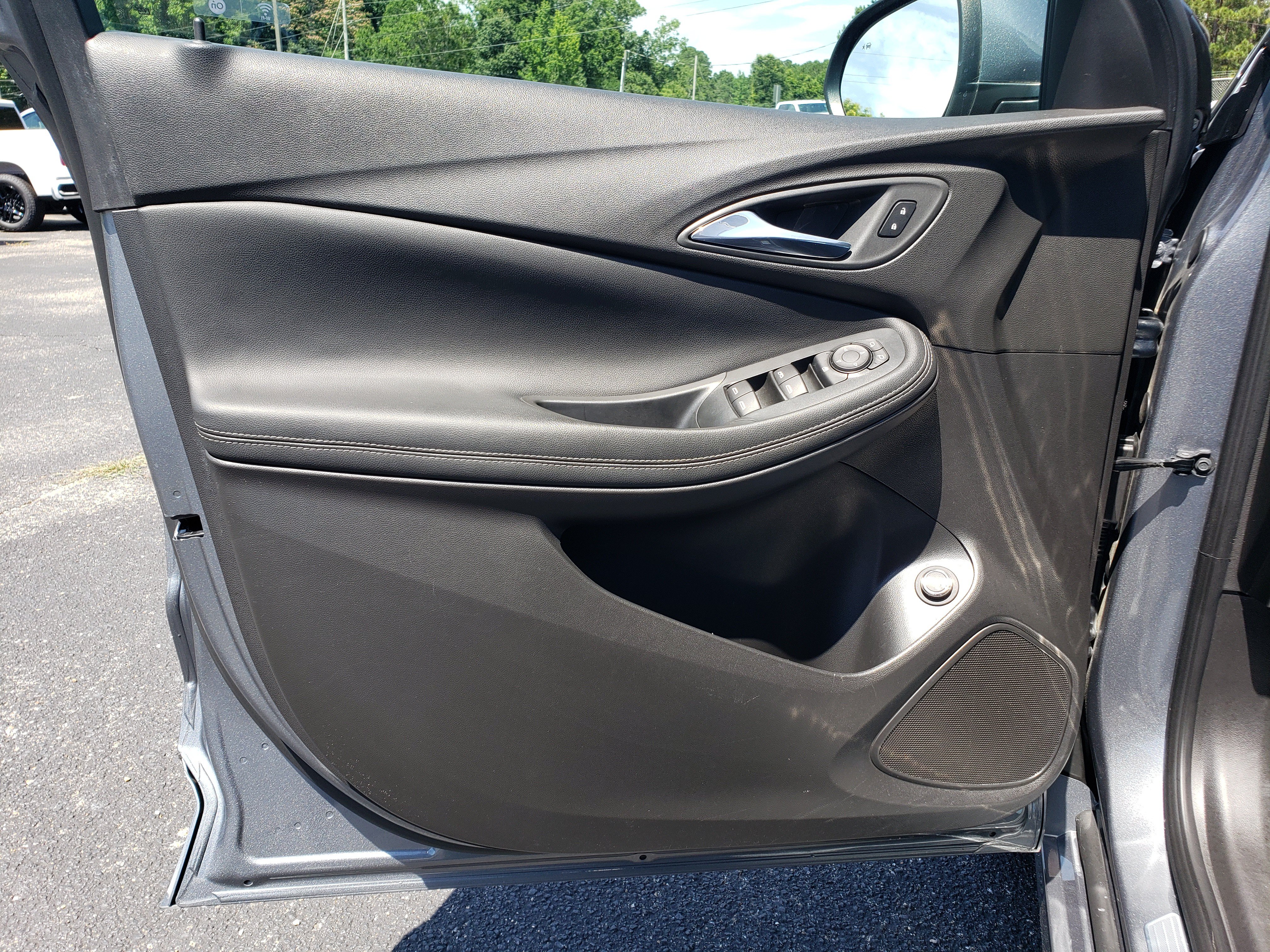 Used 2022 Buick Encore GX Select w/ Sport Touring Package FWD image 12