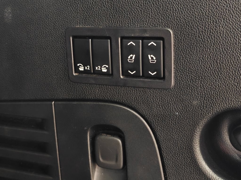 Used 2019 Cadillac Escalade Luxury AWD/4WD image 37