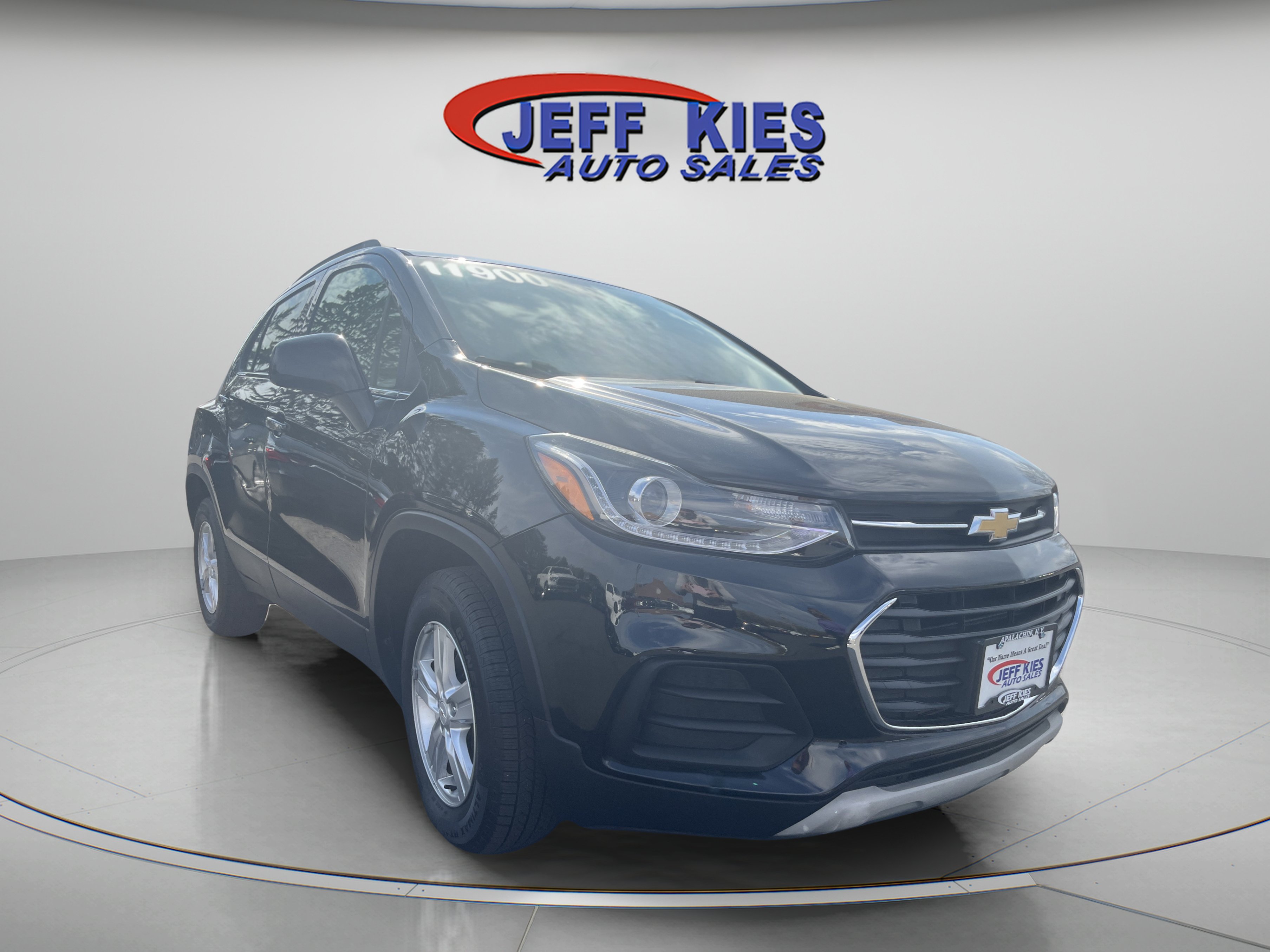 Used 2020 Chevrolet Trax LT w/ LT Convenience Package AWD/4WD image 3