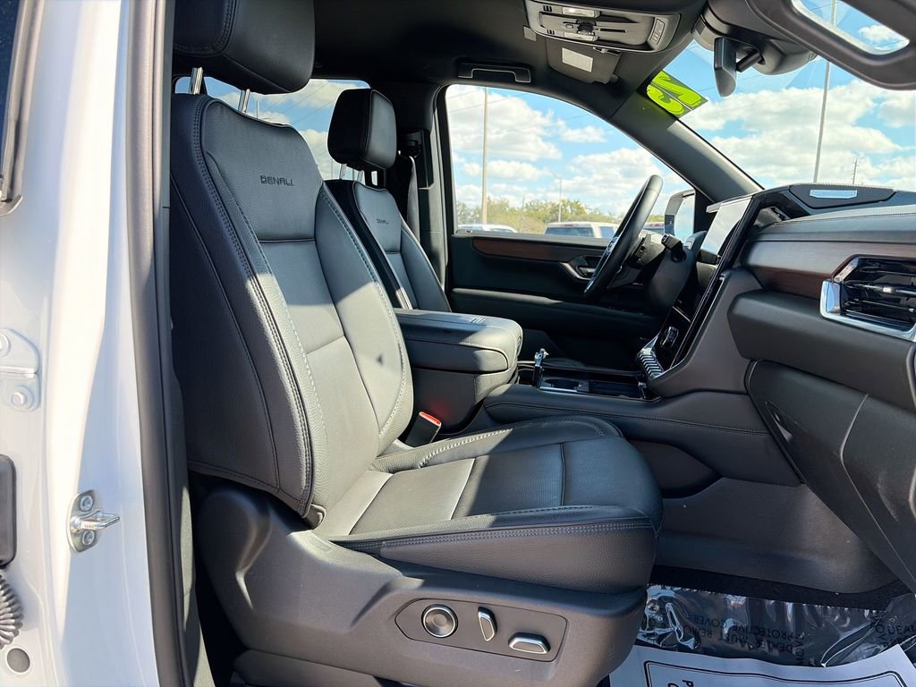 Certified 2025 GMC Yukon Denali image 28