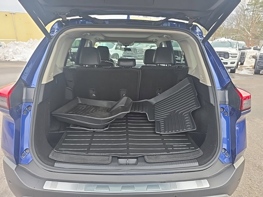 Used 2023 Nissan Rogue SV w/ SV Premium B Package image 14