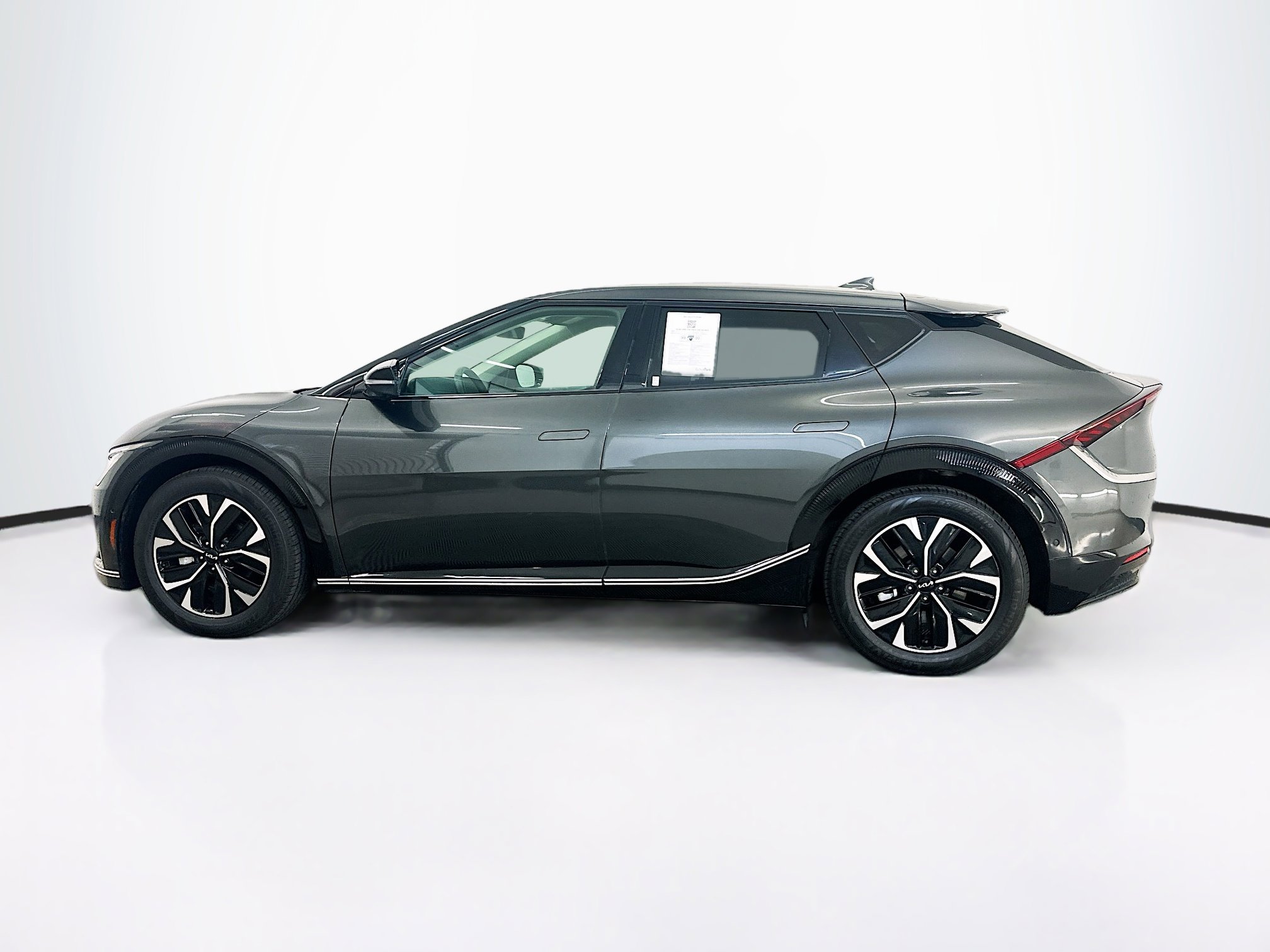 Used 2024 Kia EV6 Wind w/ Wind Technology Package AWD/4WD image 4