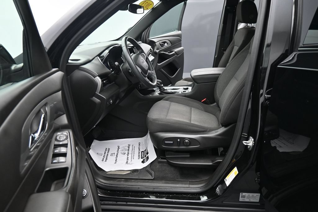 Used 2023 Chevrolet Traverse LT FWD image 17