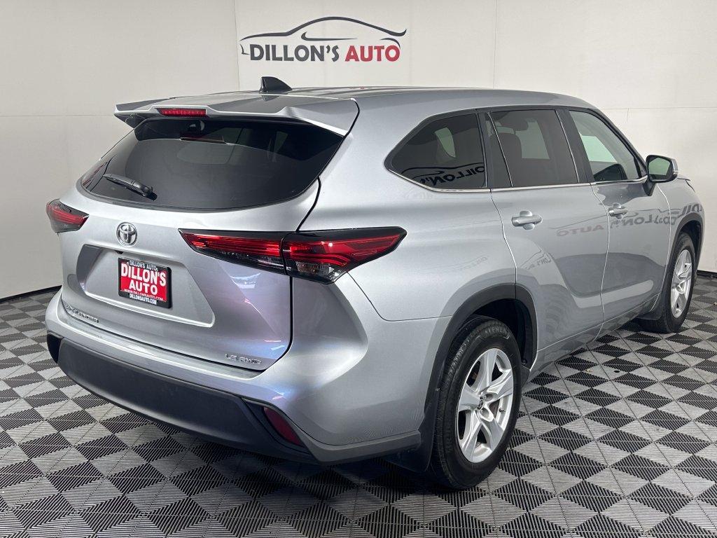 Used 2023 Toyota Highlander LE AWD/4WD image 8
