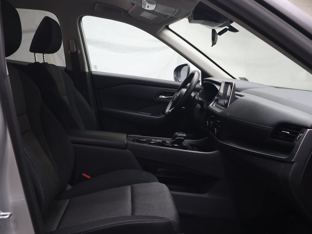 Used 2024 Nissan Rogue SV AWD/4WD image 9