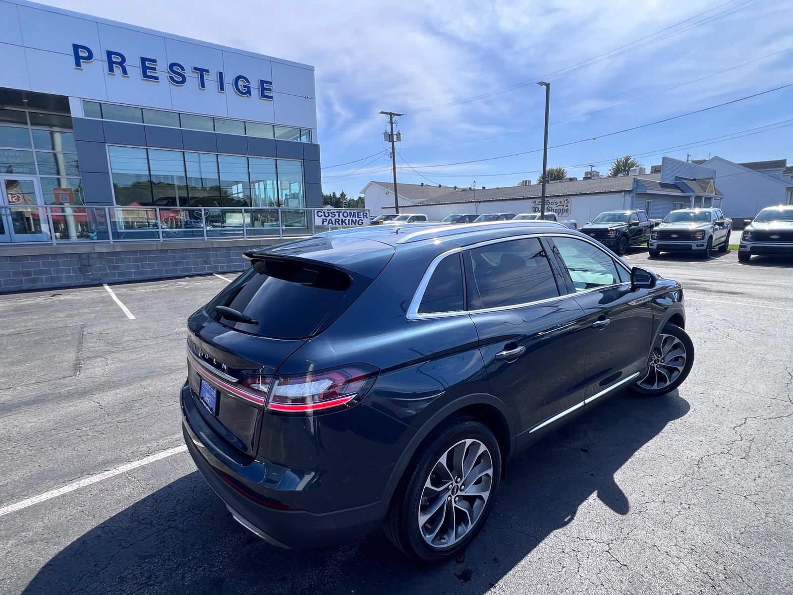 Used 2023 Lincoln Nautilus Reserve AWD/4WD image 19