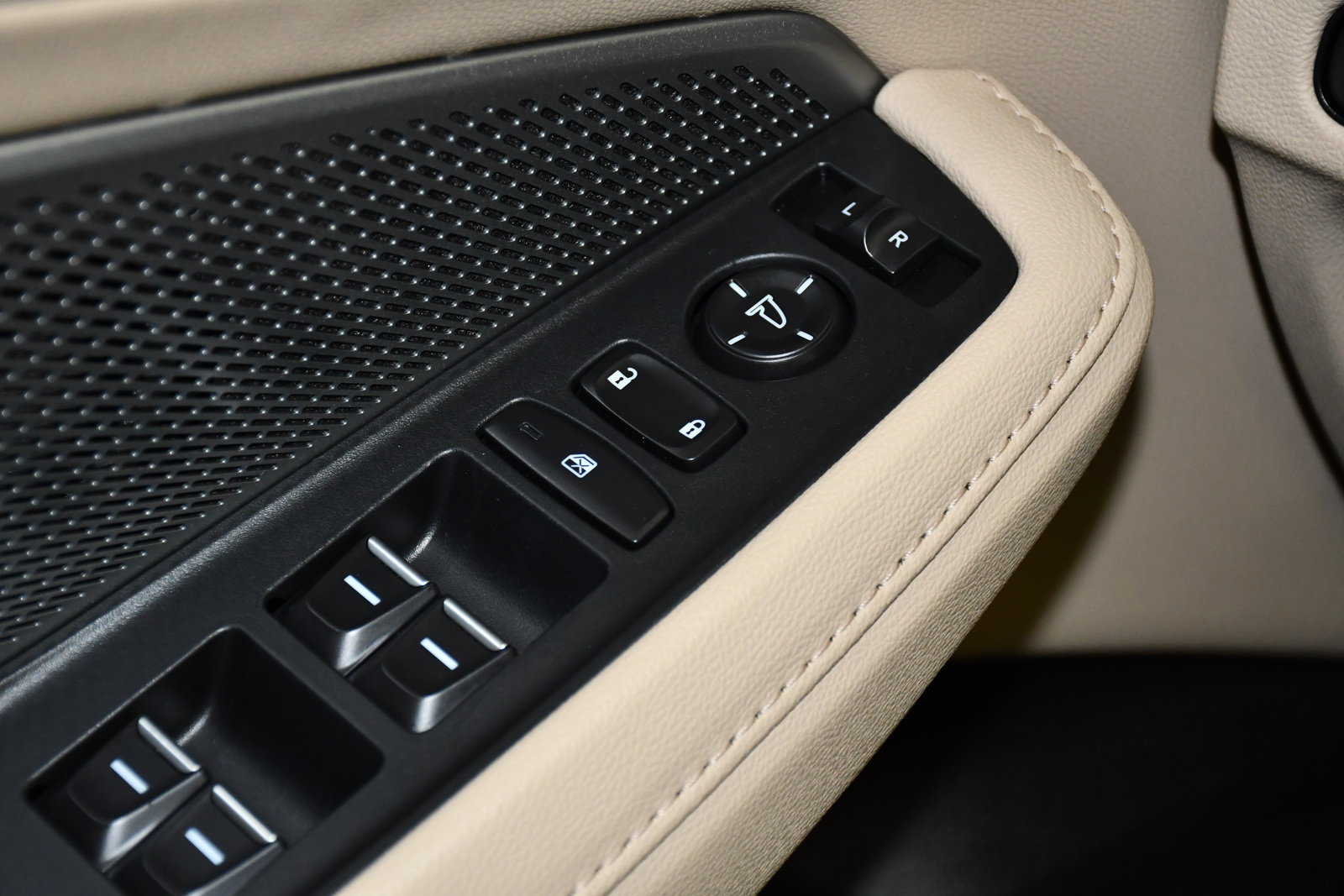 Certified 2025 Acura MDX SH-AWD image 33