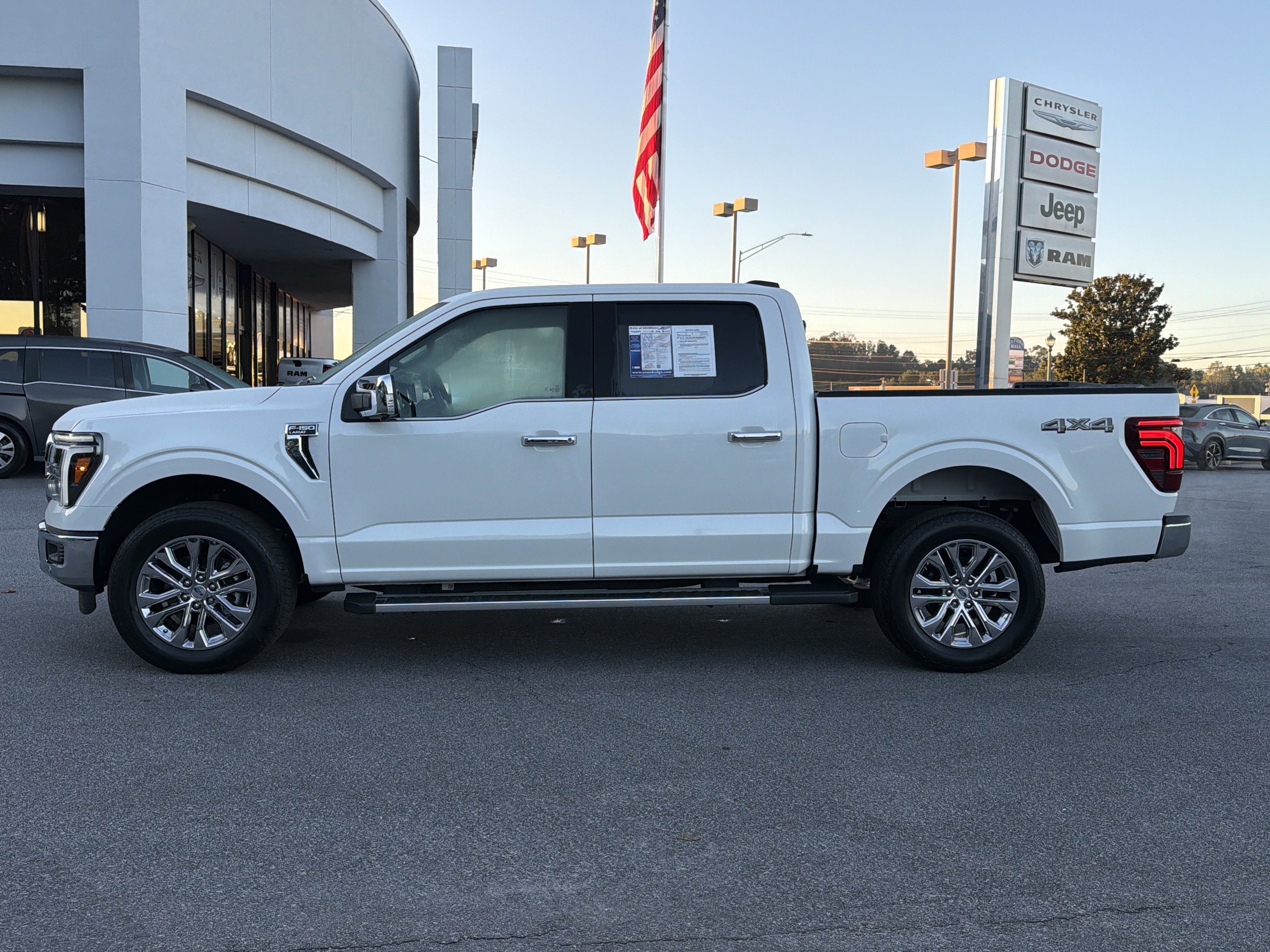 Used 2025 Ford F150 Lariat w/ Equipment Group 501A Mid image 9