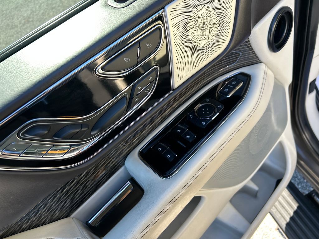 Used 2022 Lincoln Navigator L Black Label image 13