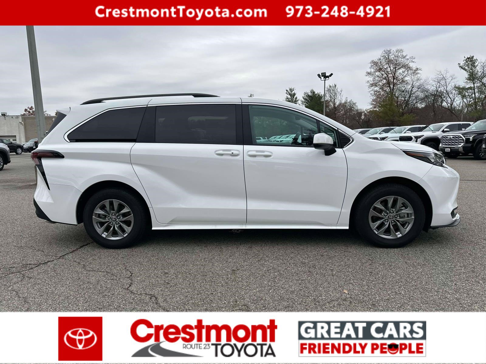 Used 2025 Toyota Sienna LE image 5