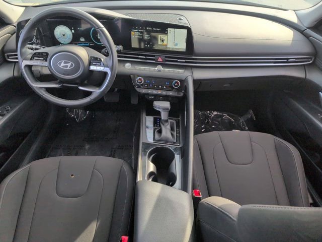 Used 2025 Hyundai Elantra SEL FWD image 26