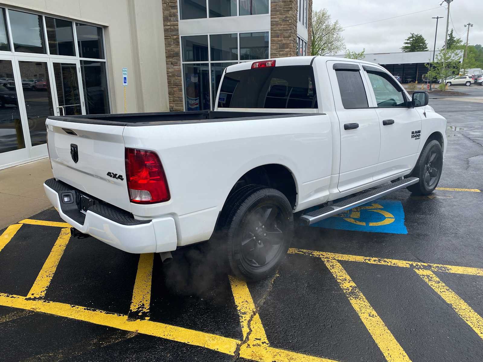 Used 2019 RAM 1500 Express w/ Express Value Package AWD/4WD image 4