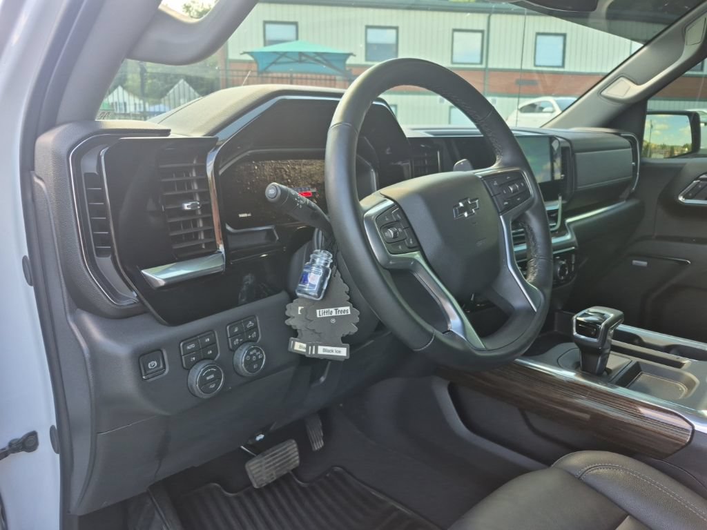 Used 2026 Chevrolet Silverado 1500 LT Trail Boss w/ LT Trail Boss Premium Package AWD/4WD image 11