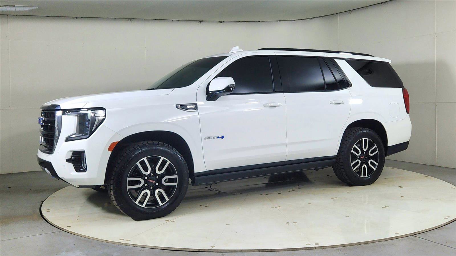 Used 2021 GMC Yukon AT4 w/ AT4 Premium Plus Package image 3