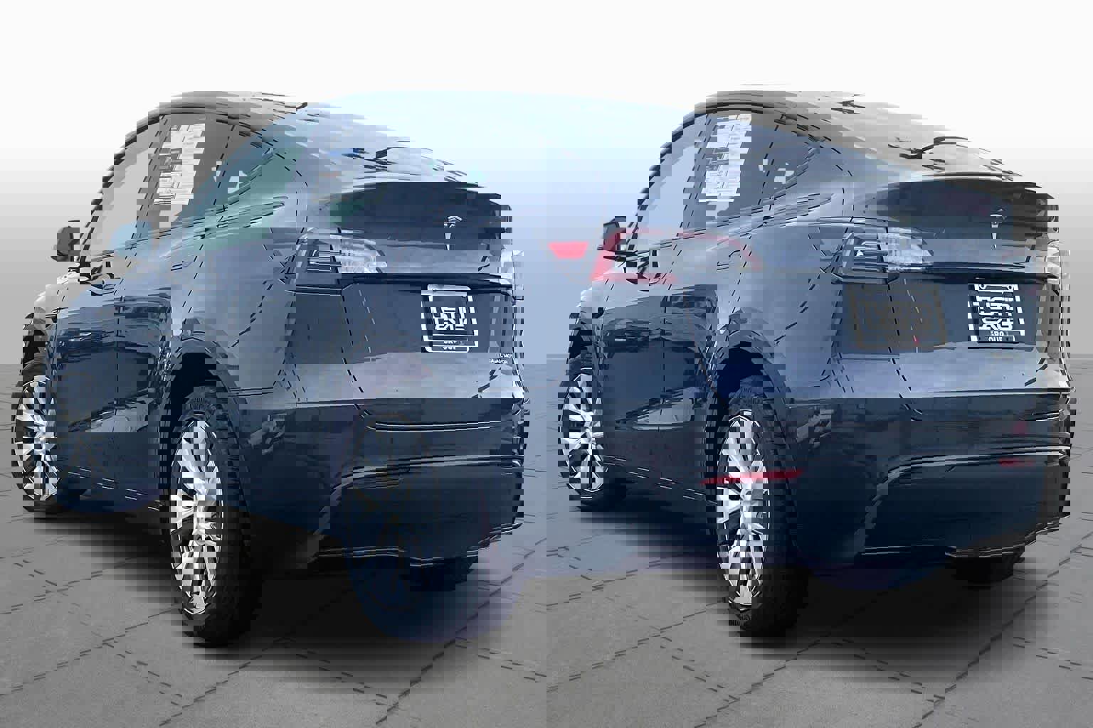 Used 2024 Tesla Model Y Long Range image 11