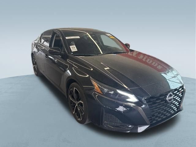 Used 2025 Nissan Altima 2.5 SR FWD image 9