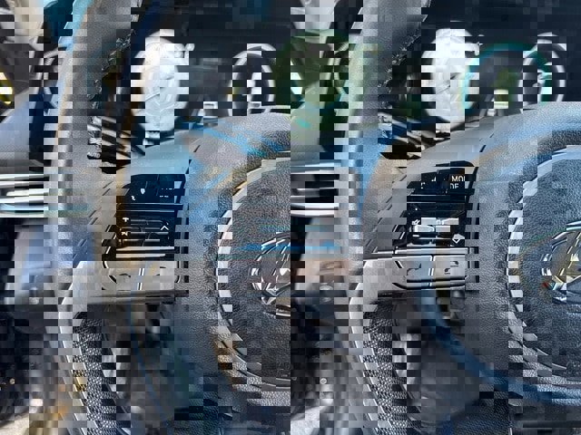 Certified 2023 Hyundai Elantra Limited w/ Preferred Accessory Package image 20