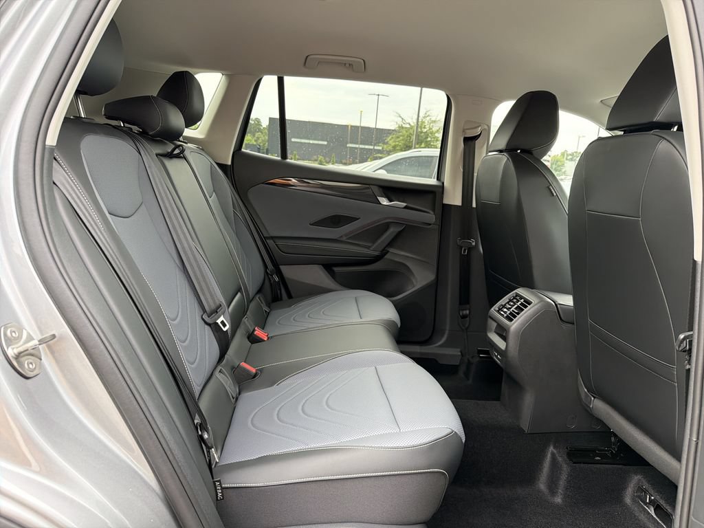New 2026 Volkswagen Tiguan SE FWD image 16