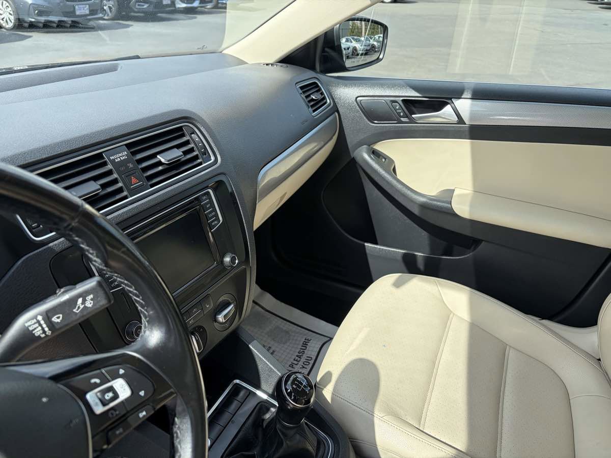 Used 2018 Volkswagen Jetta SE FWD image 12