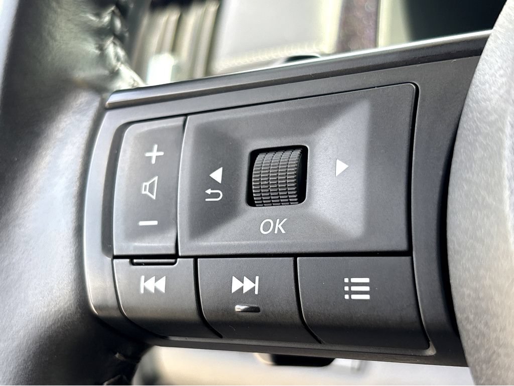 Used 2024 Nissan Pathfinder SV FWD image 18