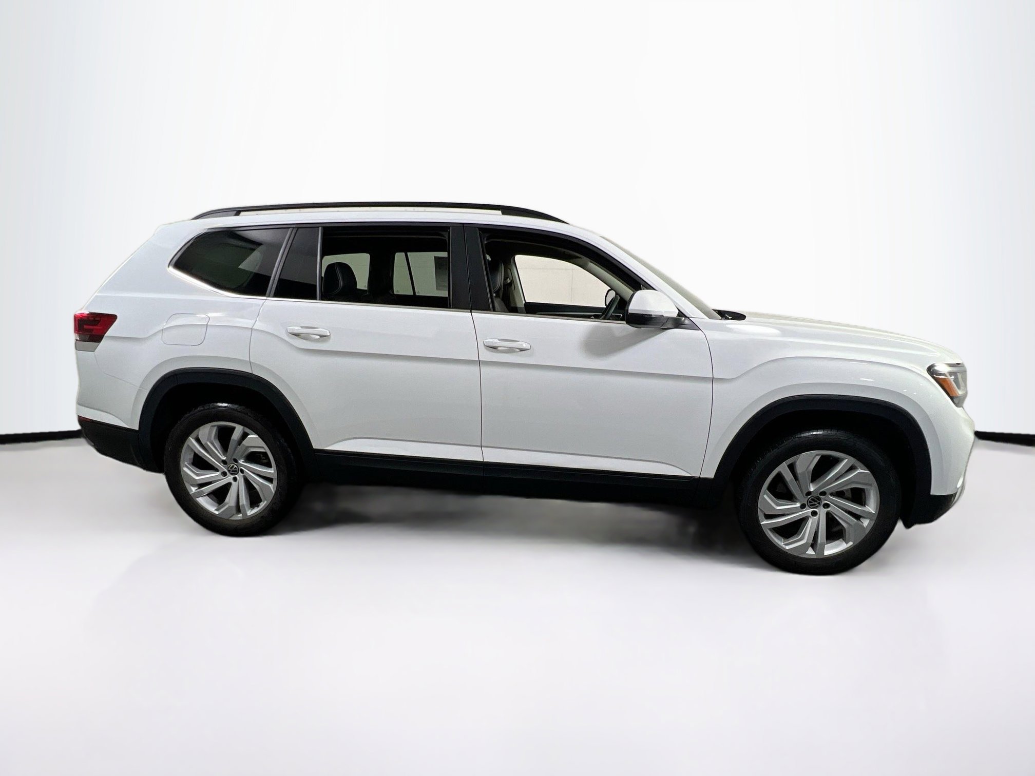 Used 2023 Volkswagen Atlas SE image 4