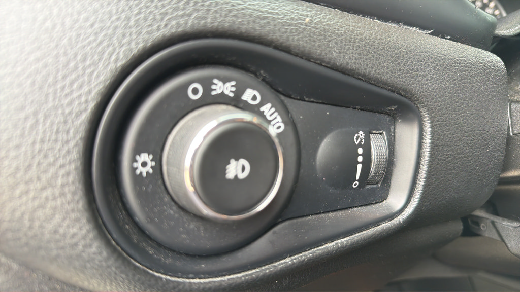 Used 2018 Jeep Renegade Sport w/ Power & Air Group AWD/4WD image 19