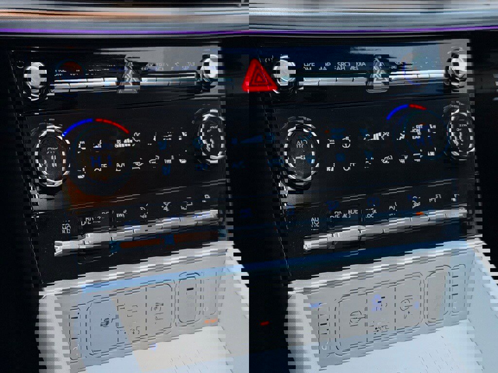 Used 2025 Hyundai Santa Fe Calligraphy image 17