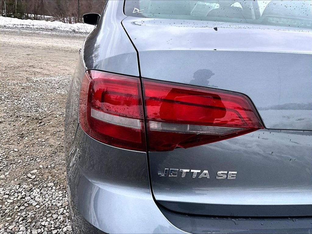 Used 2017 Volkswagen Jetta SE image 28