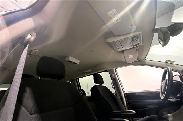 Used 2019 Dodge Grand Caravan SE w/ UConnect Hands-Free Group image 29