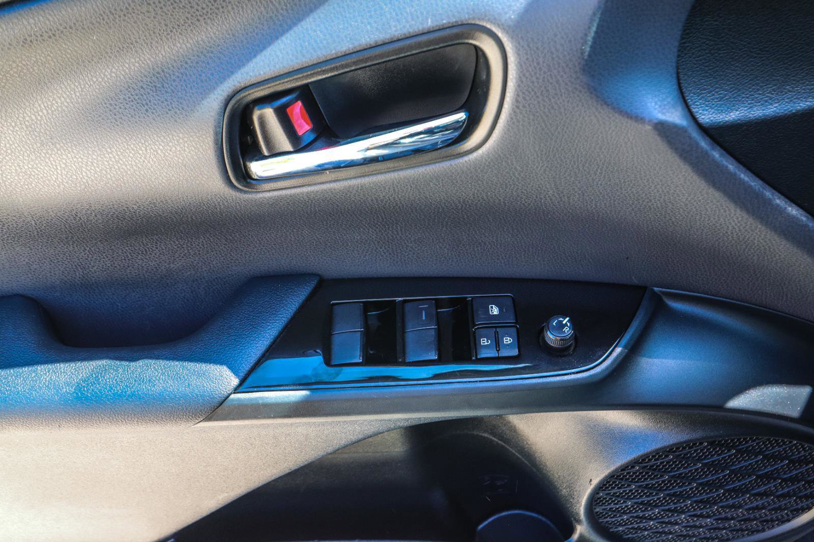 Used 2021 Toyota Prius XLE FWD image 32