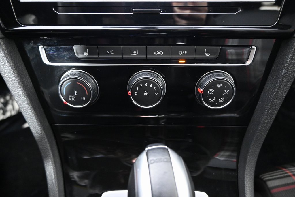 Used 2018 Volkswagen Golf 4-Door image 29