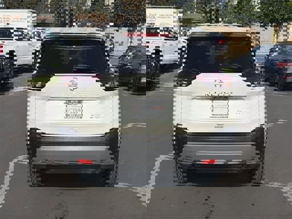 Used 2023 Nissan Rogue SV image 5
