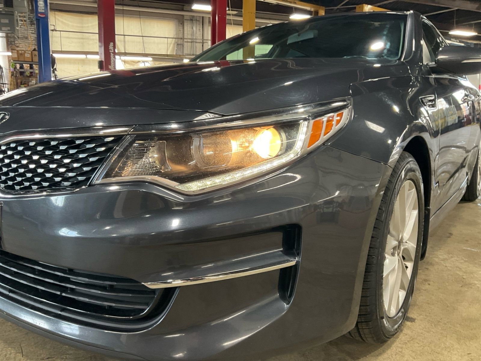 Used 2018 Kia Optima EX FWD image 16