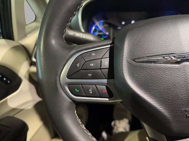 Used 2023 Chrysler Pacifica Touring-L image 14